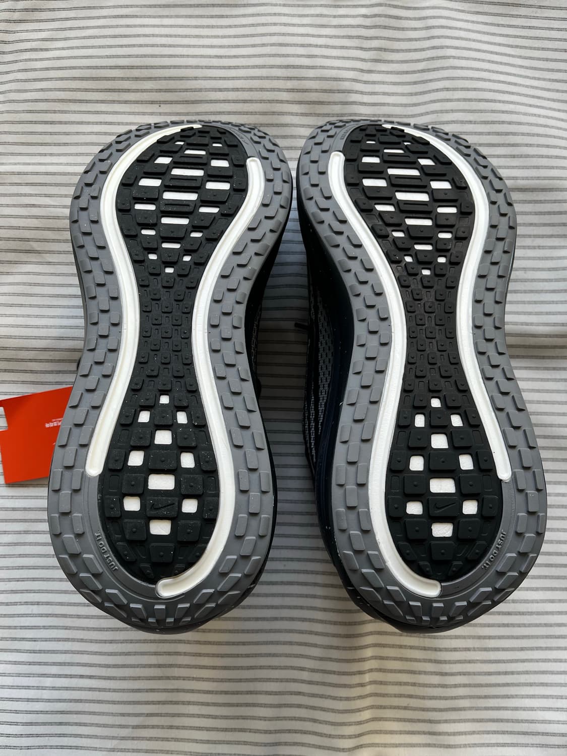 나이키 러닝 보메로 플러스 스펙클 새상품 (265-275) 상품이미지8