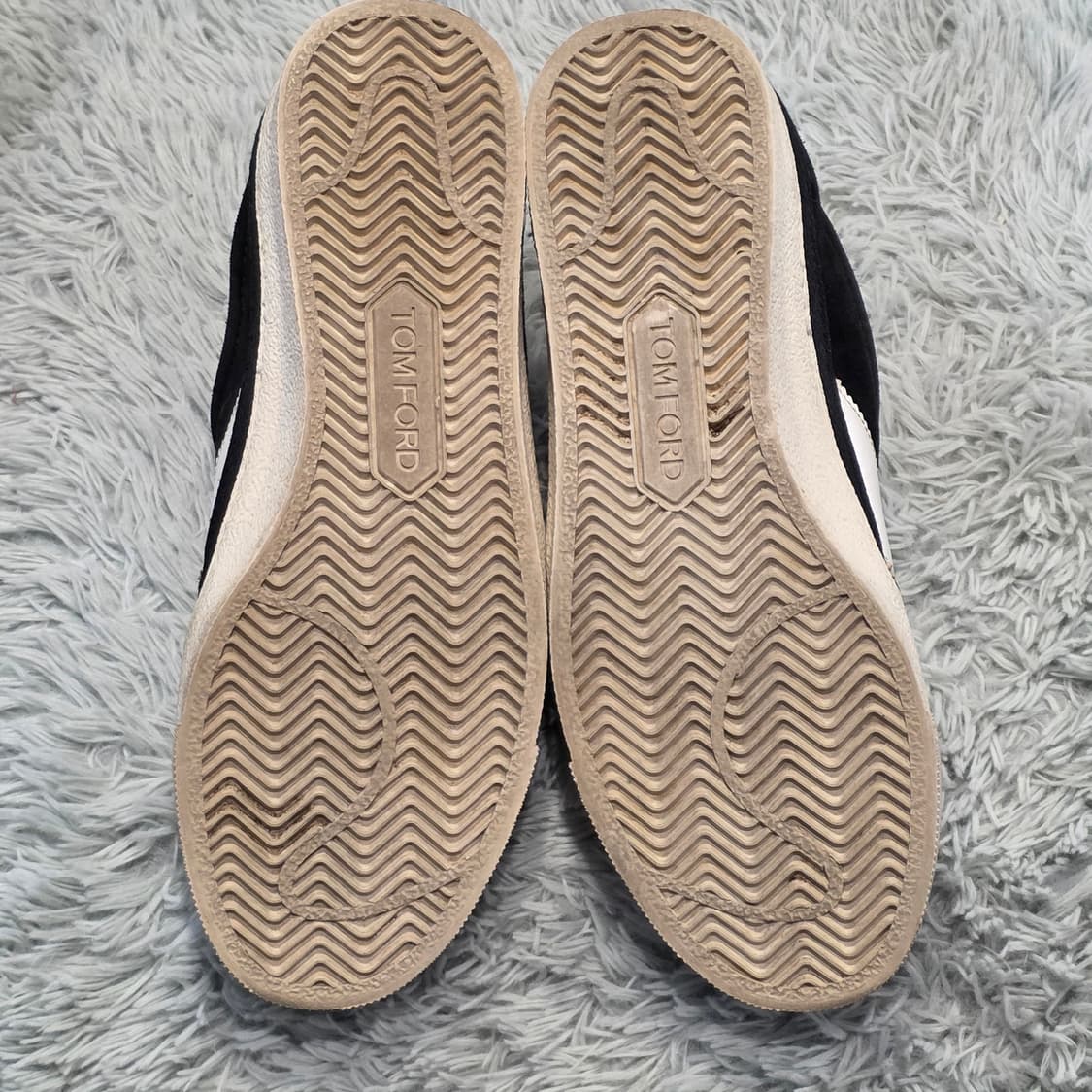 1a-1:톰 포드 블랙 & 화이트 스웨이드 레더 스니커즈(240mm)
 상품이미지8