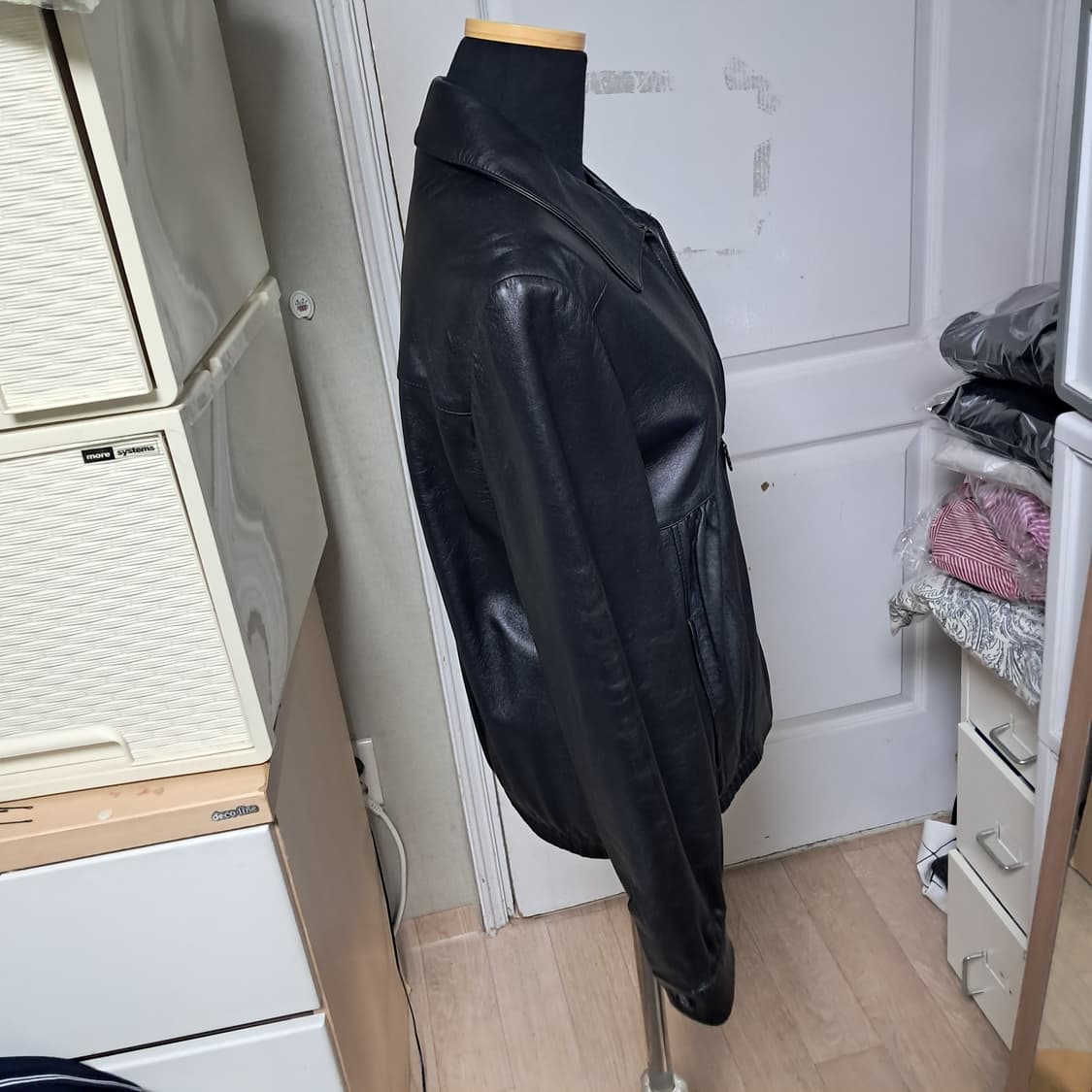 블랙 양가죽 자수 리얼가죽 자켓 55사이즈 상품이미지4