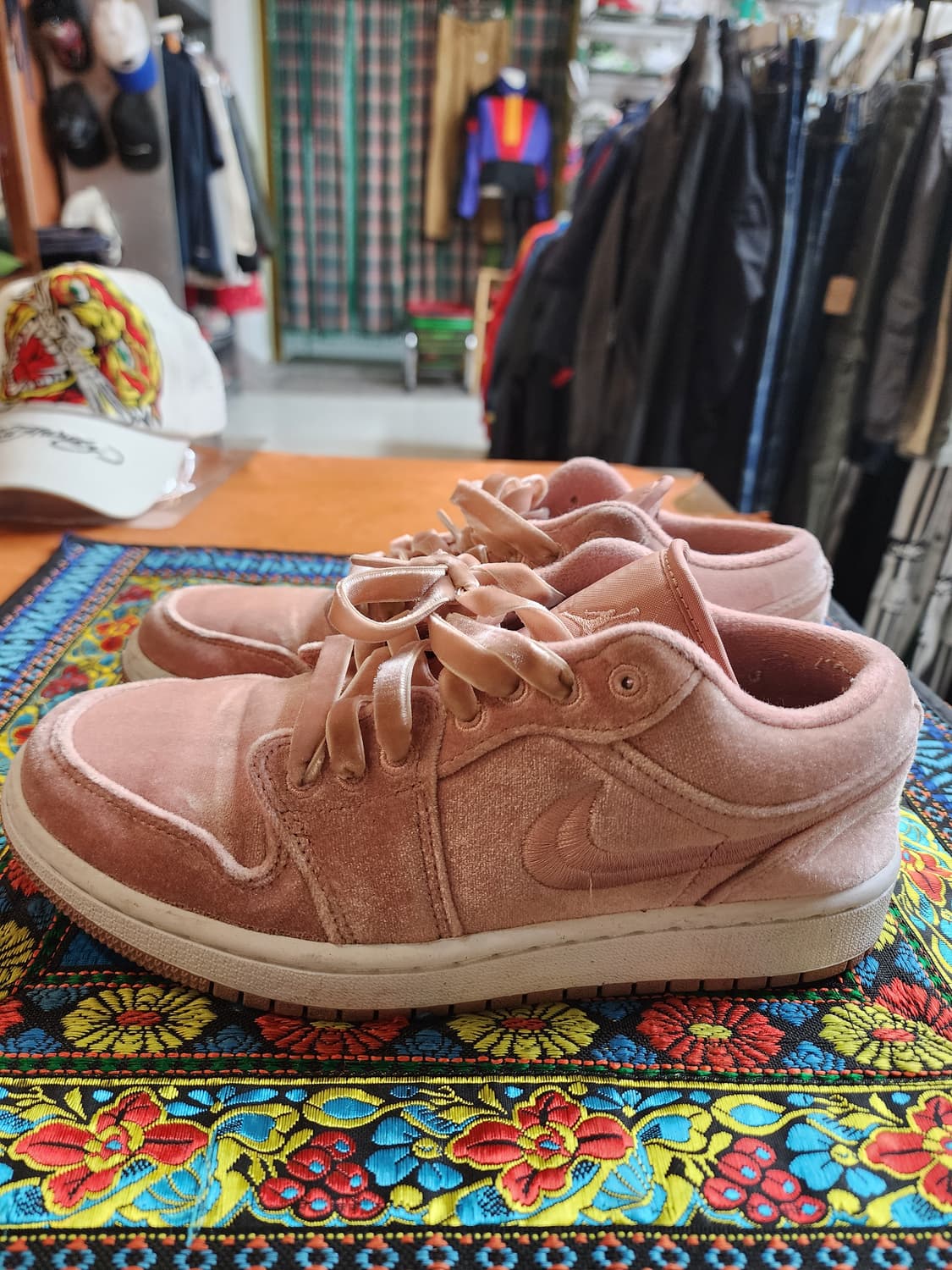 나이키 조던1 로우 SE 핑크 벨벳 상품이미지3