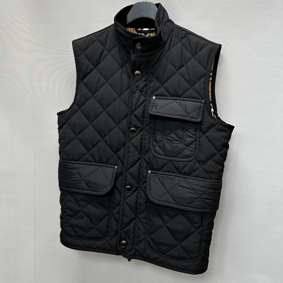 버버리 다이아몬드 퀼팅 하이넥 패딩조끼 ( 105 ) 상품이미지3