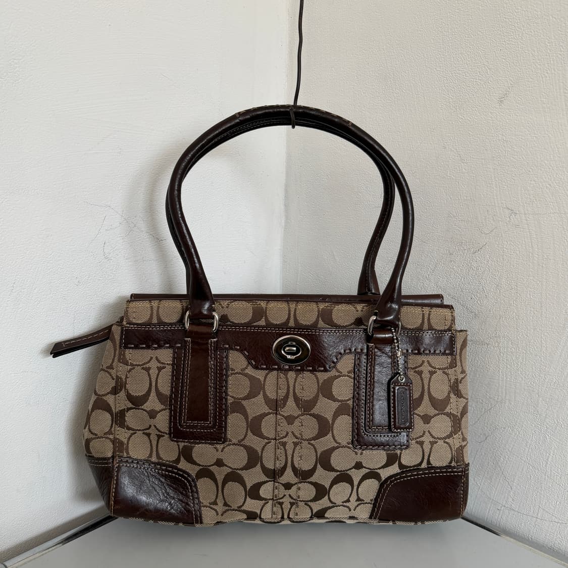 Coach signature logo shoulder bag 상품이미지1