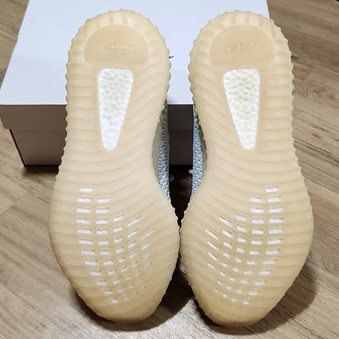 아디다스 300 이지부스트 클라우드 화이트 상품이미지6