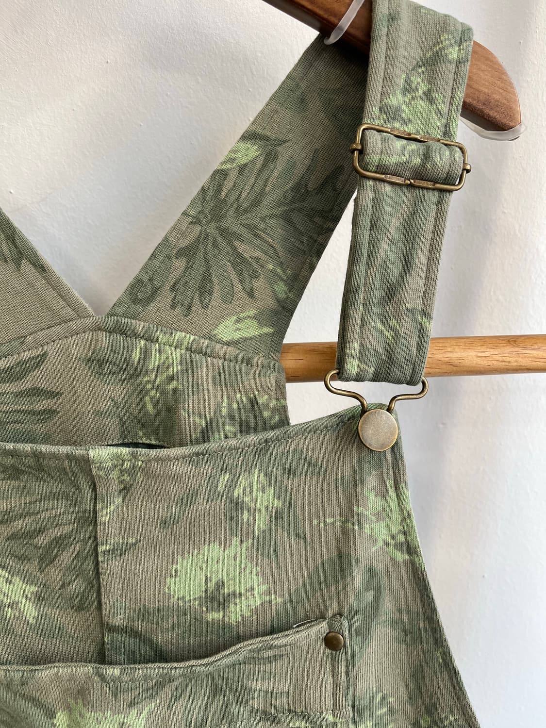 오션퍼시픽 카키색 플라워 패턴 멜빵 치마 상품이미지5