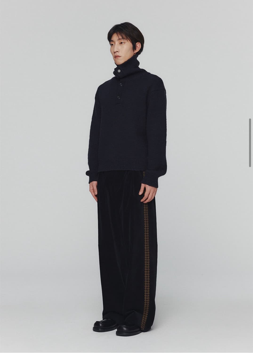 아모멘토 하이넥 버튼 업 니트 네이비 상품이미지2