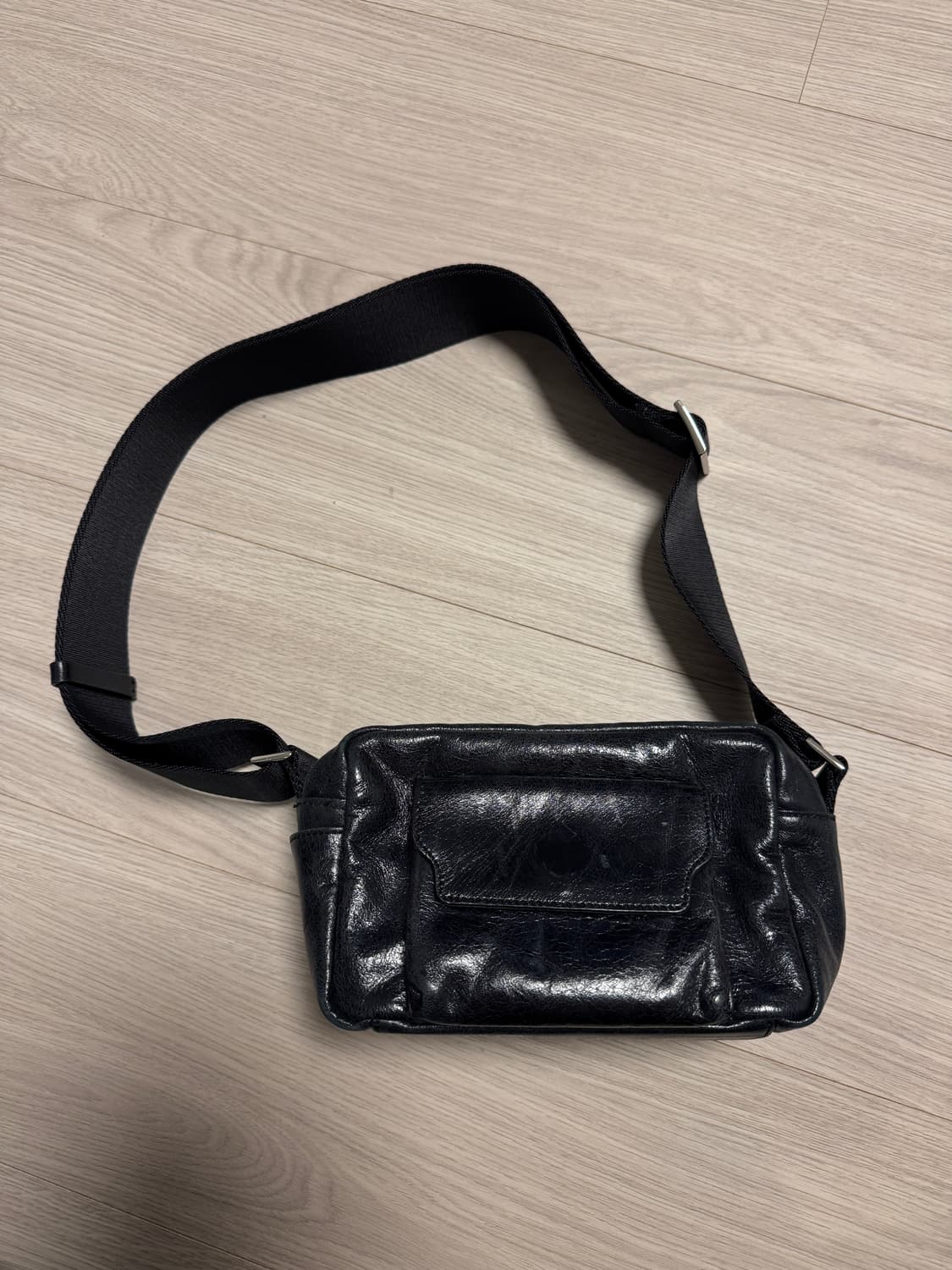 논시즌 바이 마지셔우드 버터 미디움 블랙 크로스백 상품이미지4