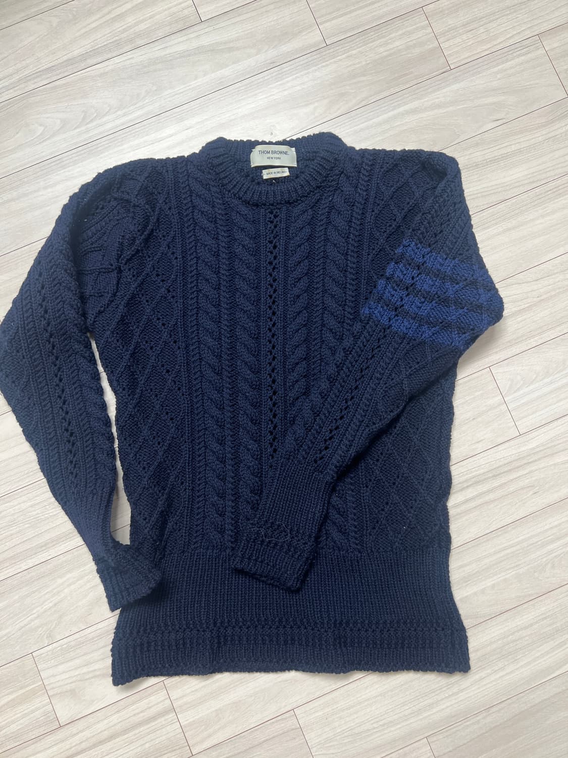 톰브라운 완장니트 상품이미지1