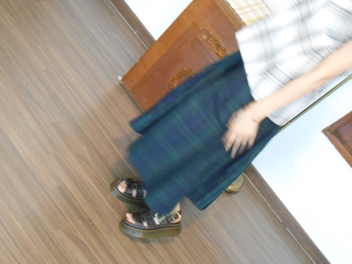 네이비 그린 체크 플레어 미디스커트 상품이미지3