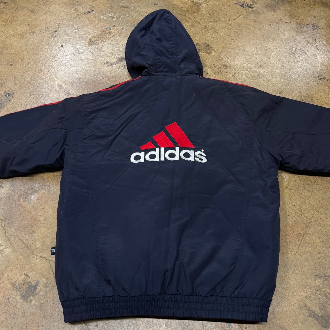 아디다스 패딩 점퍼 검빨 블랙 레드  상품이미지4