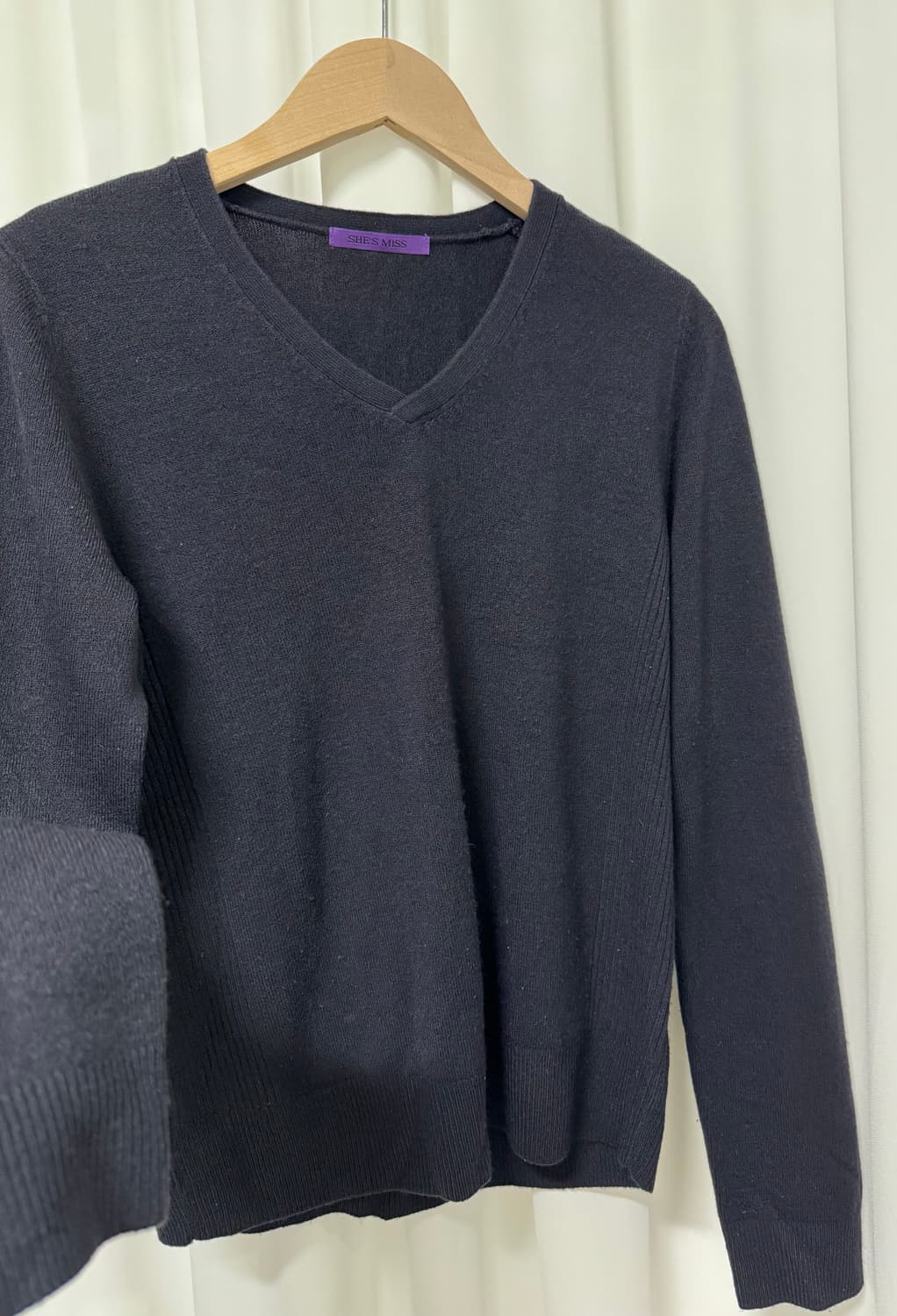 쉬즈미스 블랙 브이넥 니트 상품이미지3