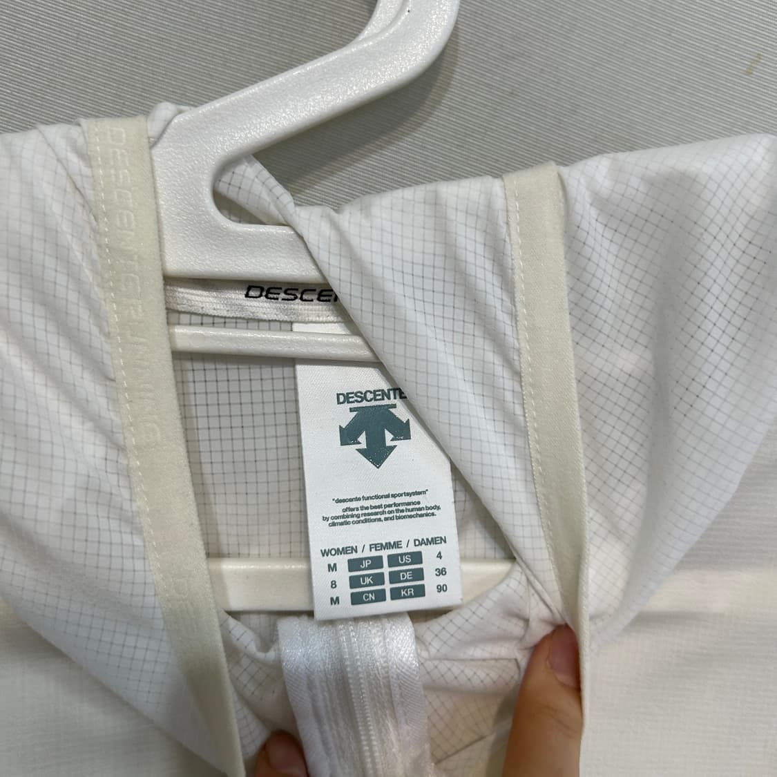 데상트 여성 바람막이 90 상품이미지2