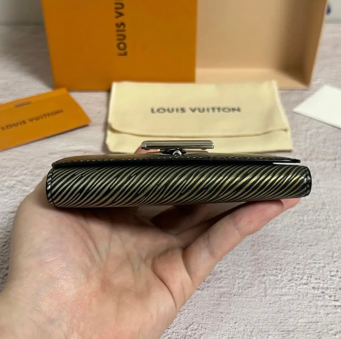 [풀구성] 루이비통 트위스트 컴팩트 월릿 반지갑 상품이미지9