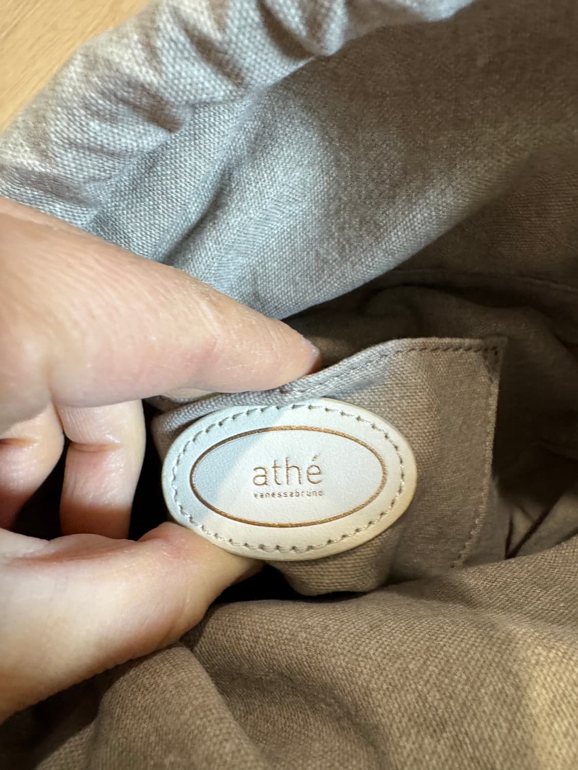 아떼바네사루노 버킷백 상품이미지8