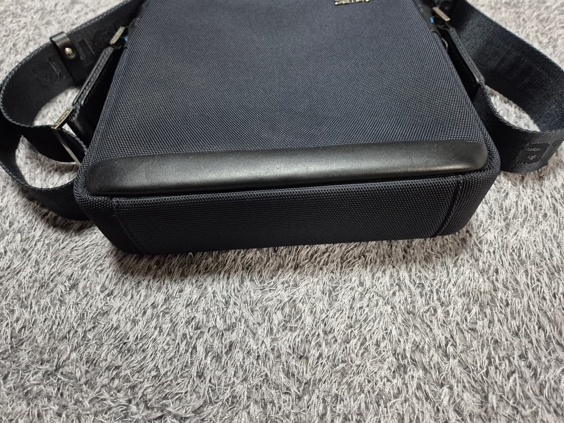 샘소나이트 크로스백 상품이미지3