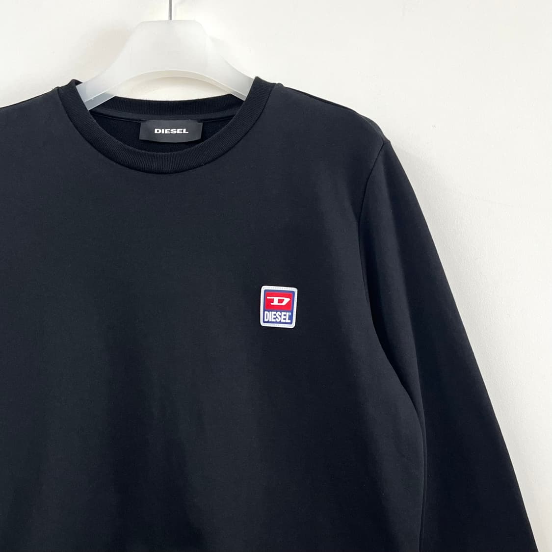 디젤 DIESEL 로고 패치 블랙 맨투맨 상품이미지4