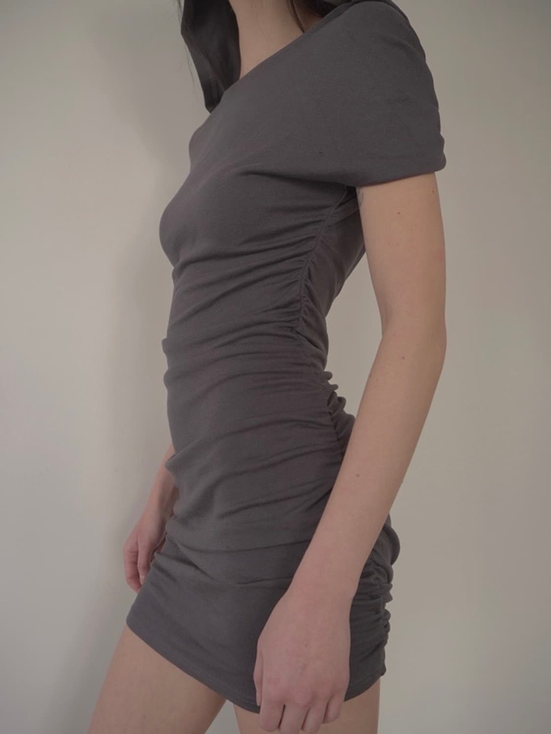 tanger 탠저 루디아 후디 드레스 원피스 숏 차콜 상품이미지3