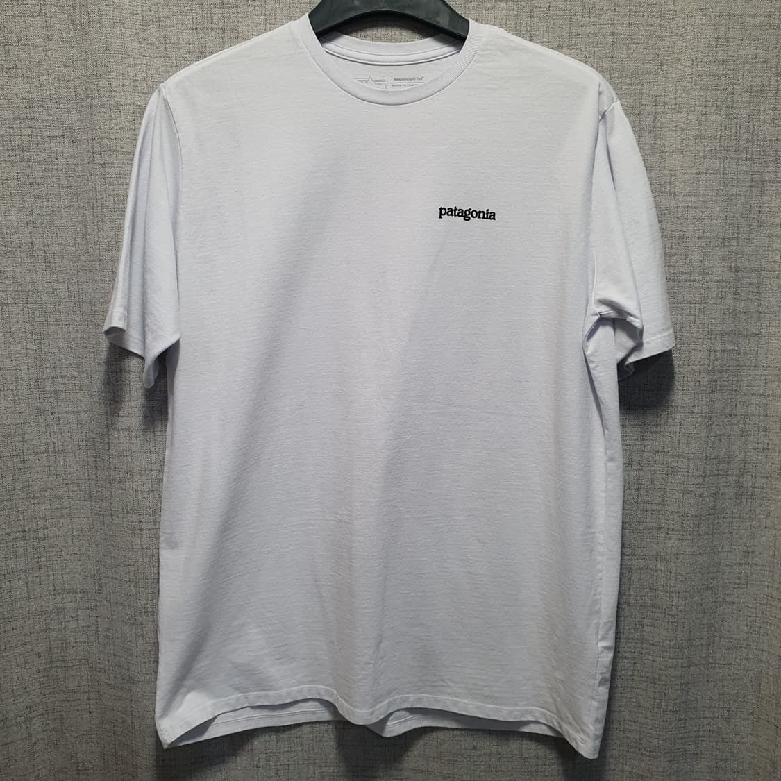 파타고니아 레귤러핏 화이트 라운드 반팔티  상품이미지1