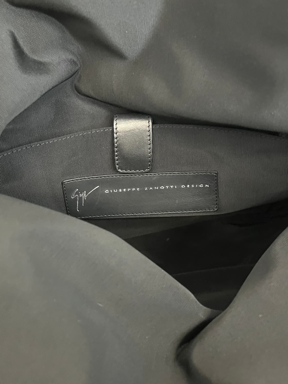 쥬세페 자노티 컬렉션 스터드 송치 레더백 상품이미지7