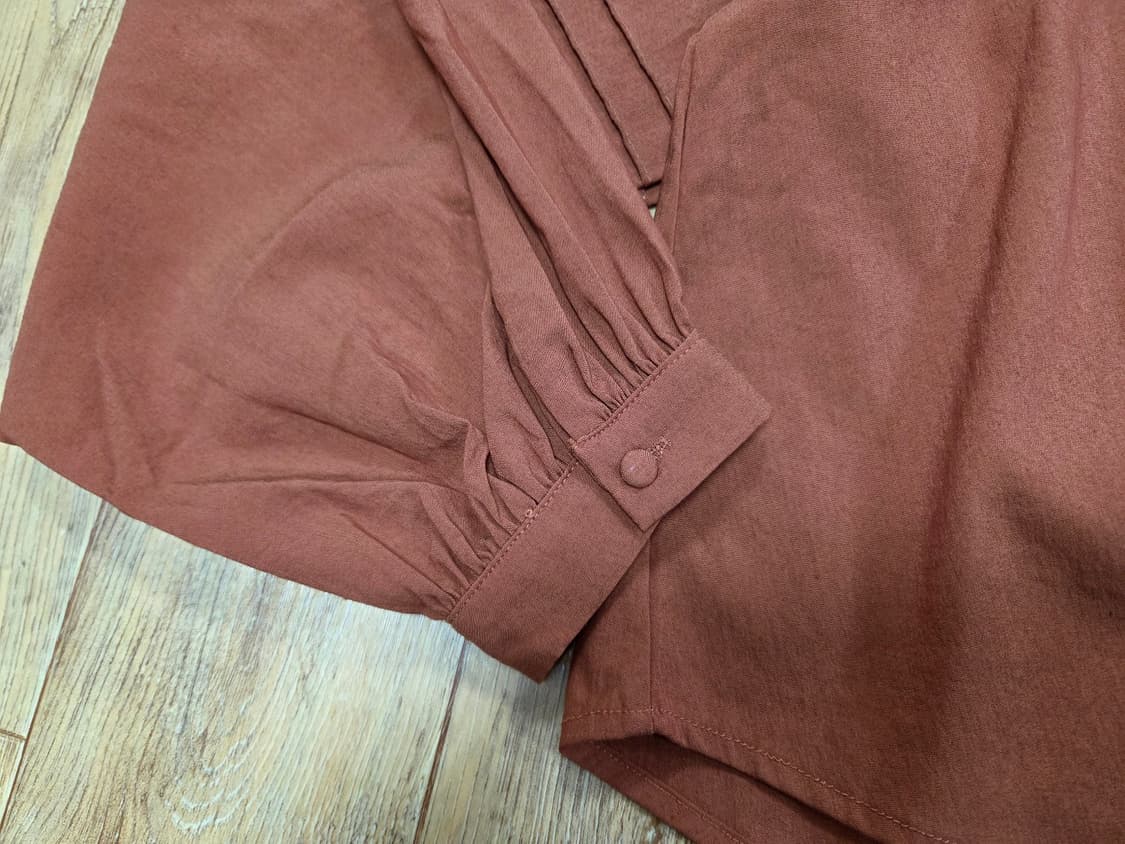 언앤써드미스테리(UNANSWERED MYSTERY) 셔링 블라우스 프리 상품이미지5