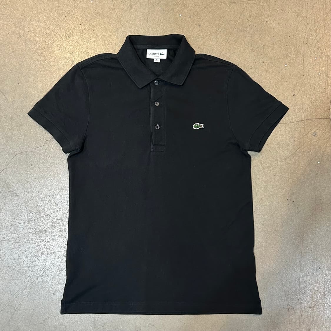 2(XS) 라코스테 슬림 핏 블랙 카라 반팔티 상품이미지2