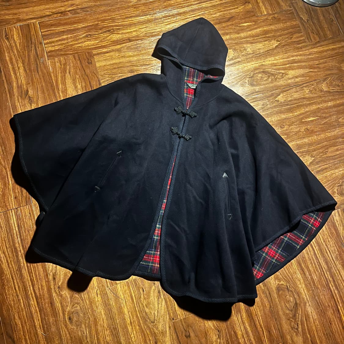 BCBG WOOL TOGGLE NAVY PONCHO 상품이미지3