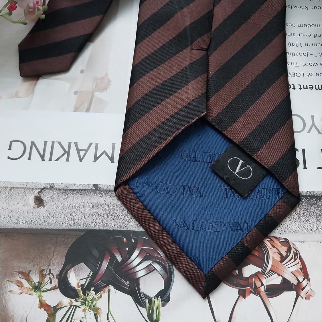 발렌티노 실크 브라운&블랙 스트라이프 넥타이 10cm A등급 K1483
 상품이미지7