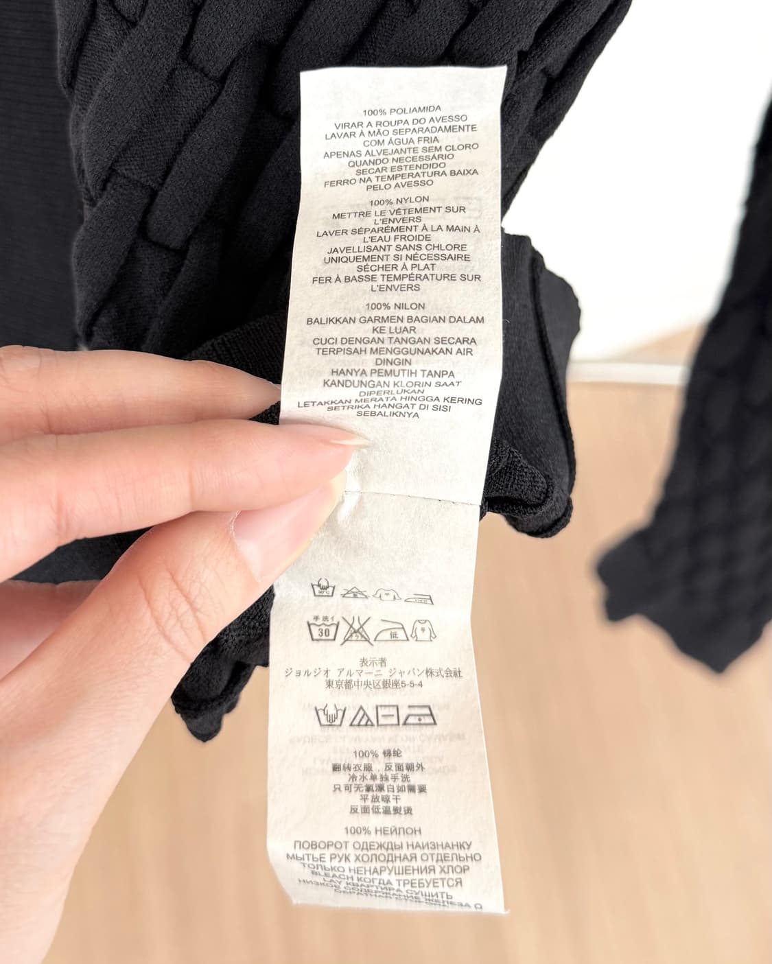 아르마니 익스체인지 블랙 텍스처 브이넥 니트  상품이미지9