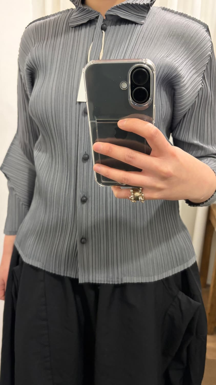 Mixed Pleats Button Detail Blouse 상품이미지3