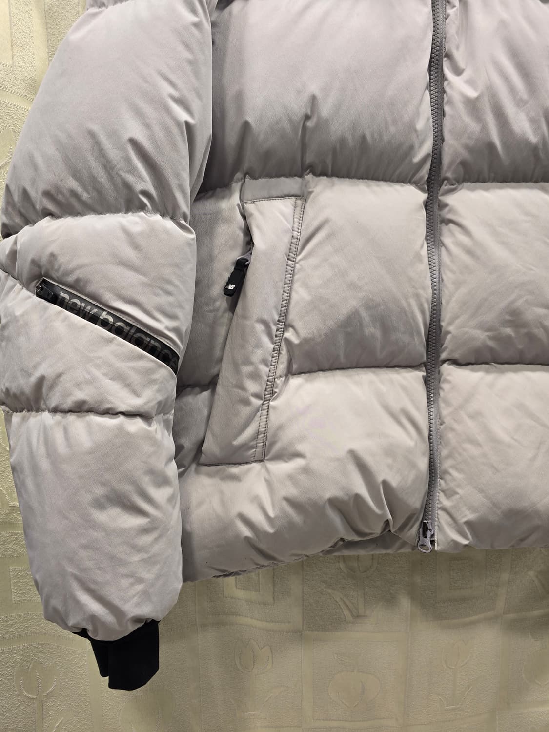 뉴발란스 가벼운 구스다운 패딩 라이트 그레이 90 (S) 상품이미지4