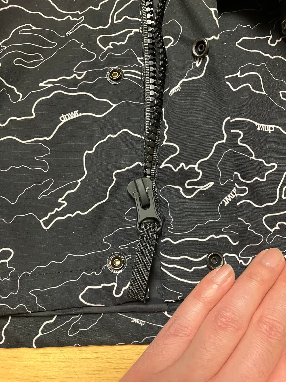 자라 검정 패턴 바람막이 XL 상품이미지6