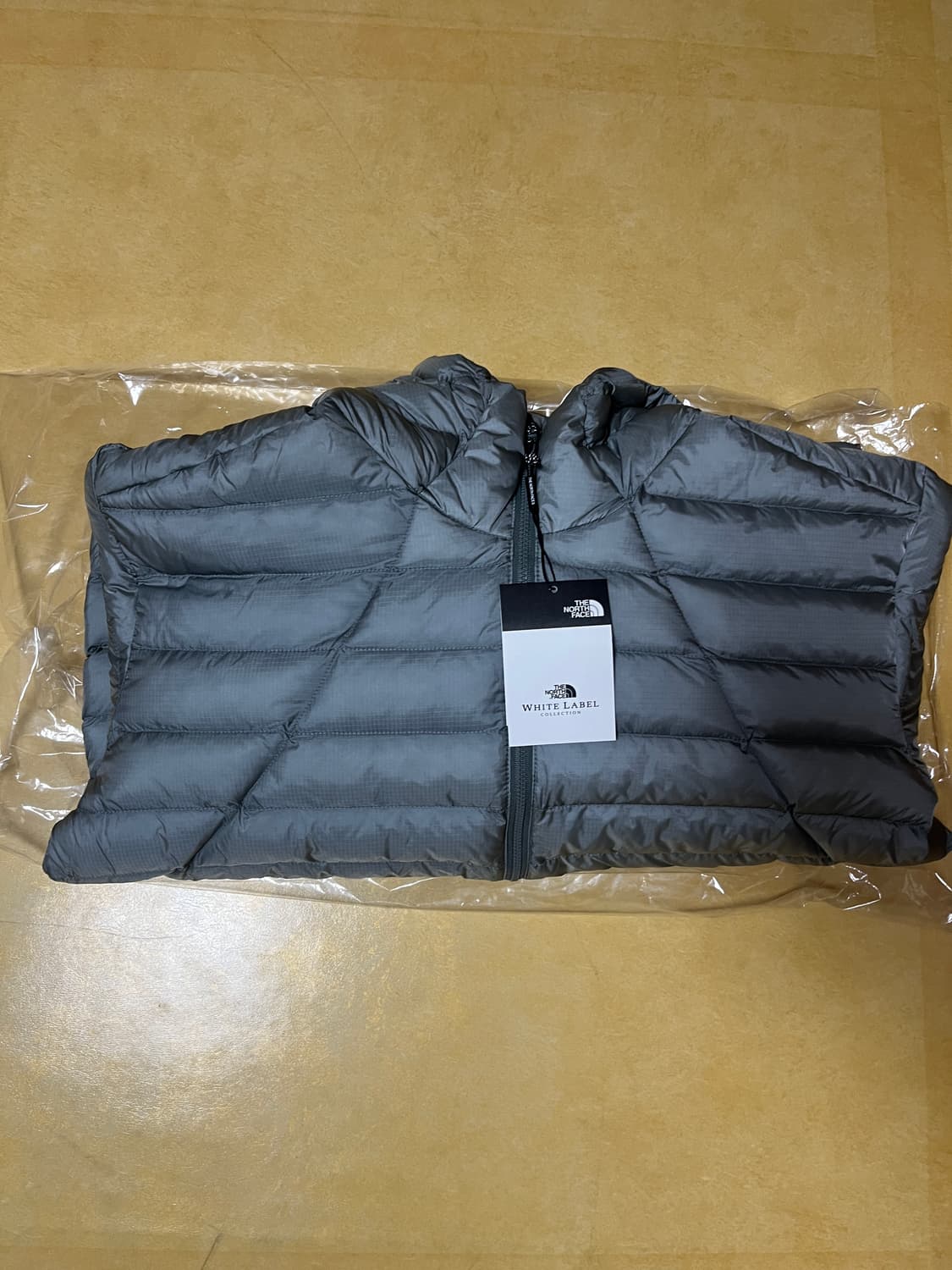 벤투스 온 자켓 실버색상  M사이즈 새상품 팝니다. 상품이미지4