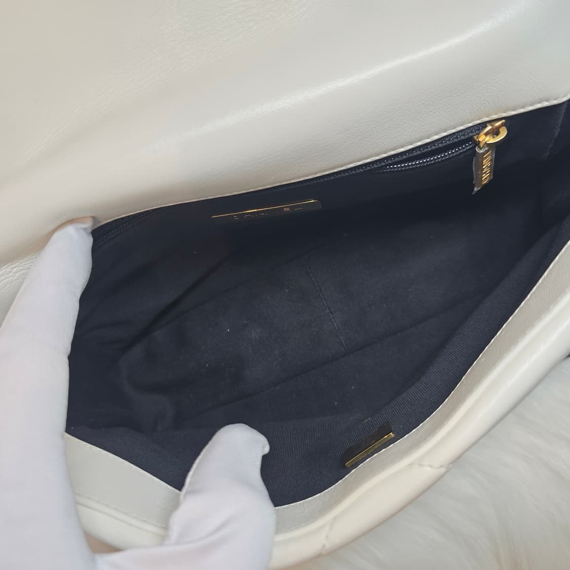 [중고/정품] 샤넬 19 플립백 화이트 상품이미지9