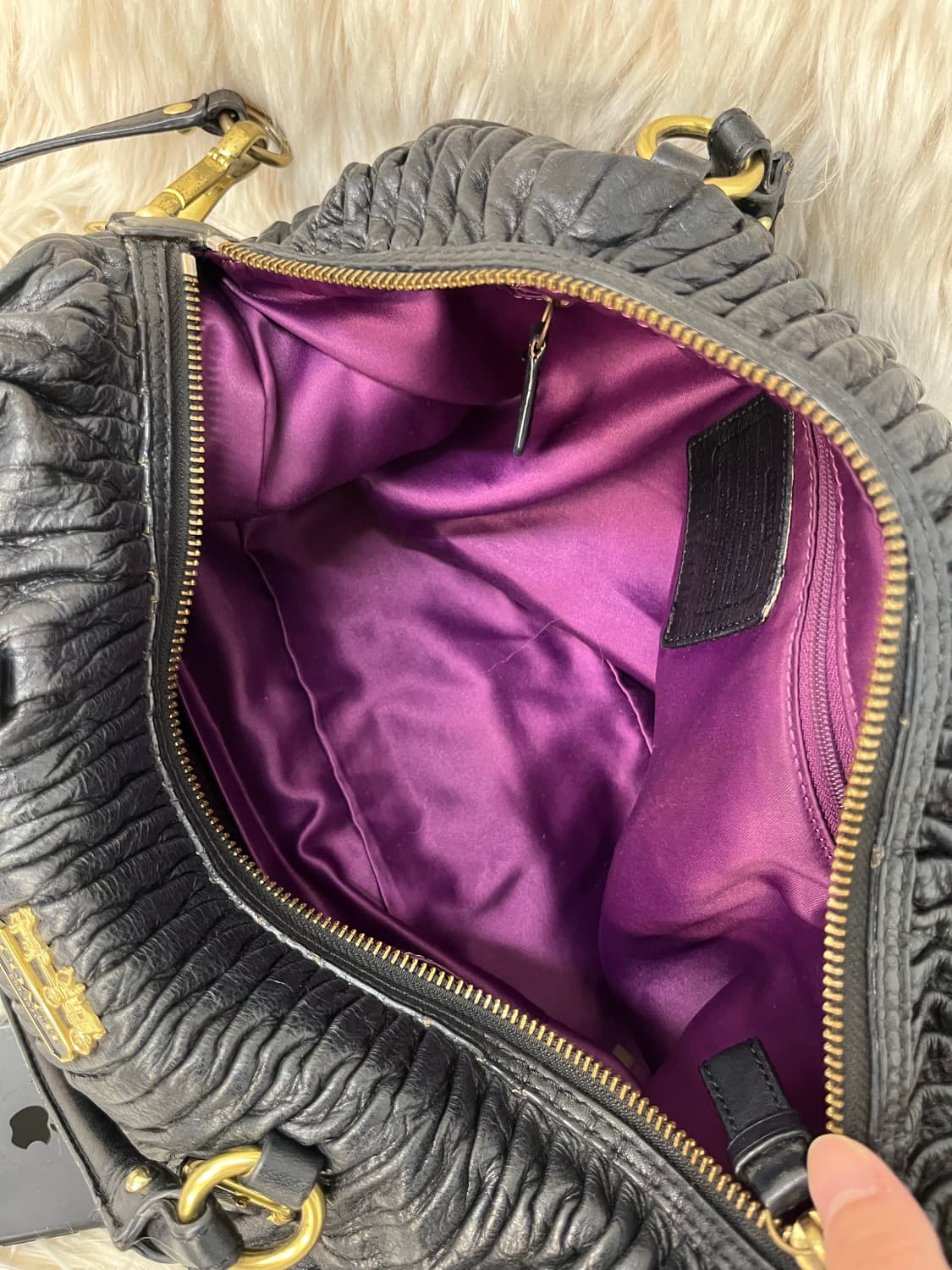 Coach crumpled leather shoulder bag 상품이미지8