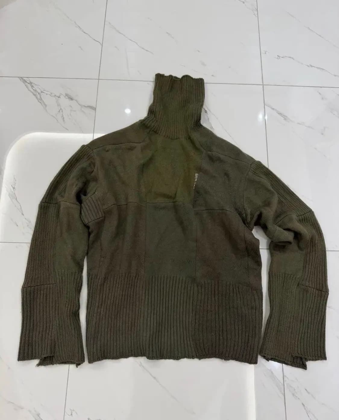 [L] 발렌시아가 업사이클링 삭스 스웨터 상품이미지5