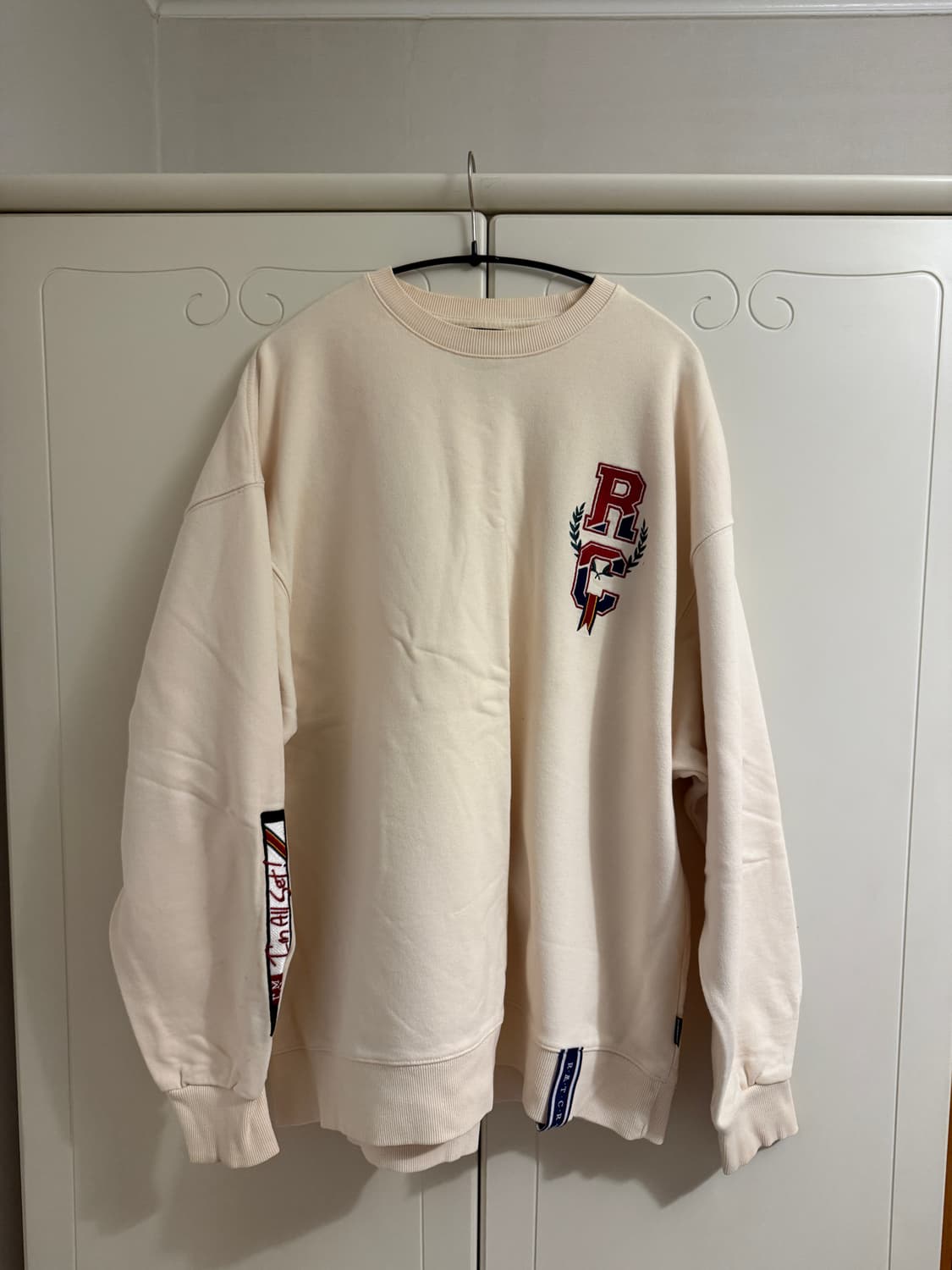 로맨틱크라운 맨투맨 아이보리 L 상품이미지2