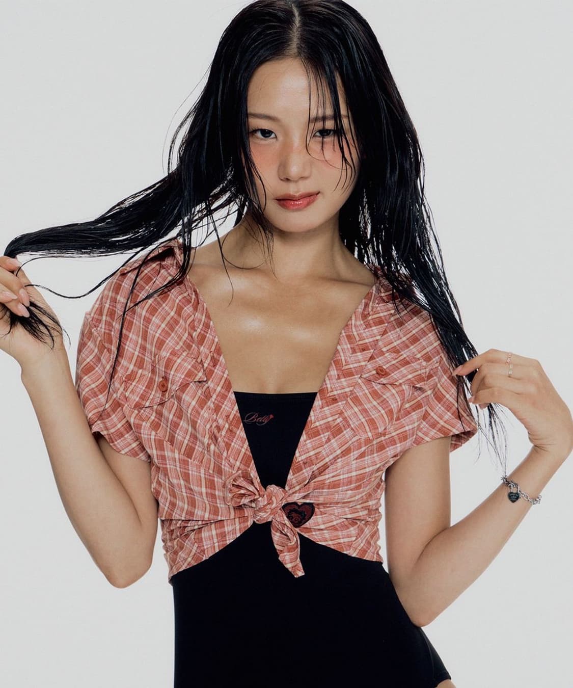 베티붑 슬림핏 하트 와펜 크롭 체크 반팔 셔츠 F 상품이미지1