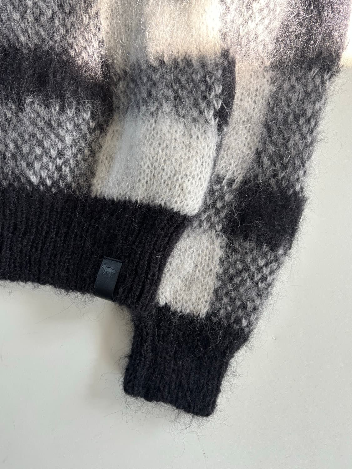 Maison Kitsune 메종키츠네 브러시드 모헤어 체크 니트 상품이미지6