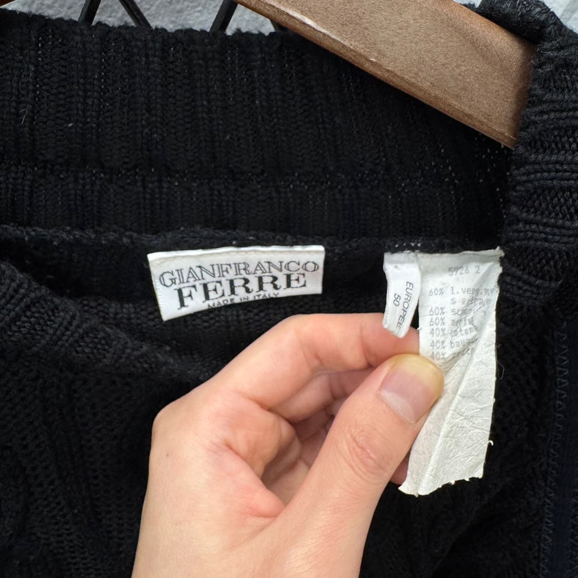 지안프랑코 페레 꽈배기 니트 마린 패치 포인트 울 스웨터 블랙 상품이미지6