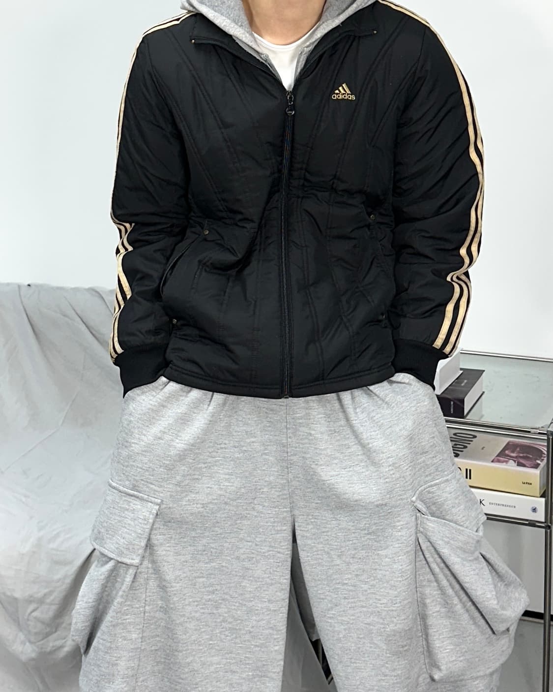 아디다스 블랙 골드 퀄팅 경량 자켓 L 상품이미지1