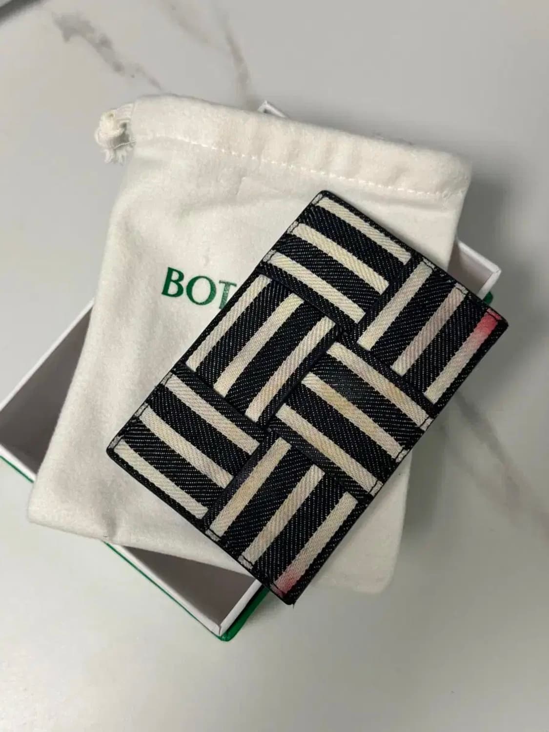 [정품] 보테가베네타 오시코시 데님 인트레치아토 여권 케이스 상품이미지2