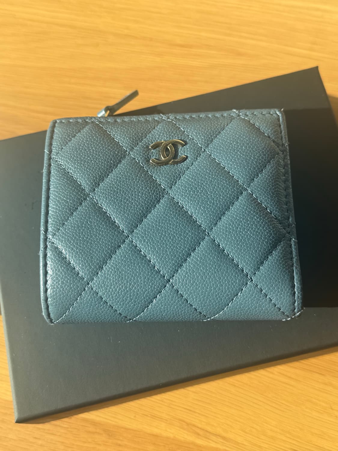 샤넬 캐비어 반지갑 블루 상품이미지1