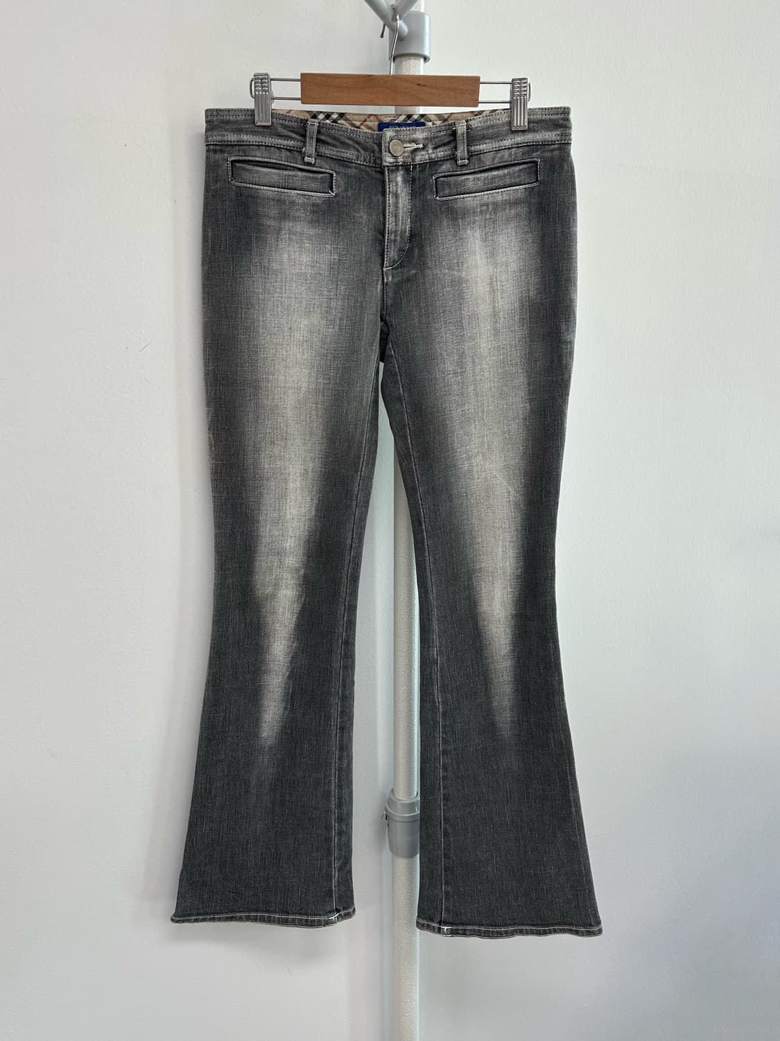 버버리 부츠컷 워싱진 데님팬츠 상품이미지1