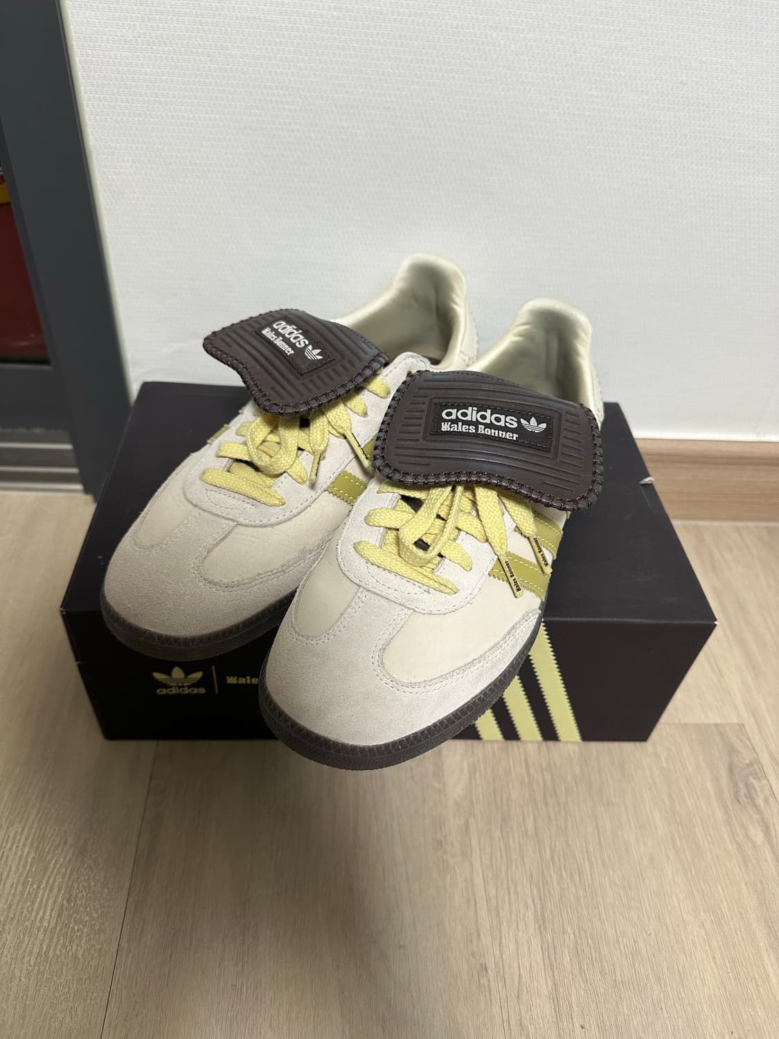 아디다스 x 웨일즈보너 Samba 에크루 틴트 280 상품이미지2