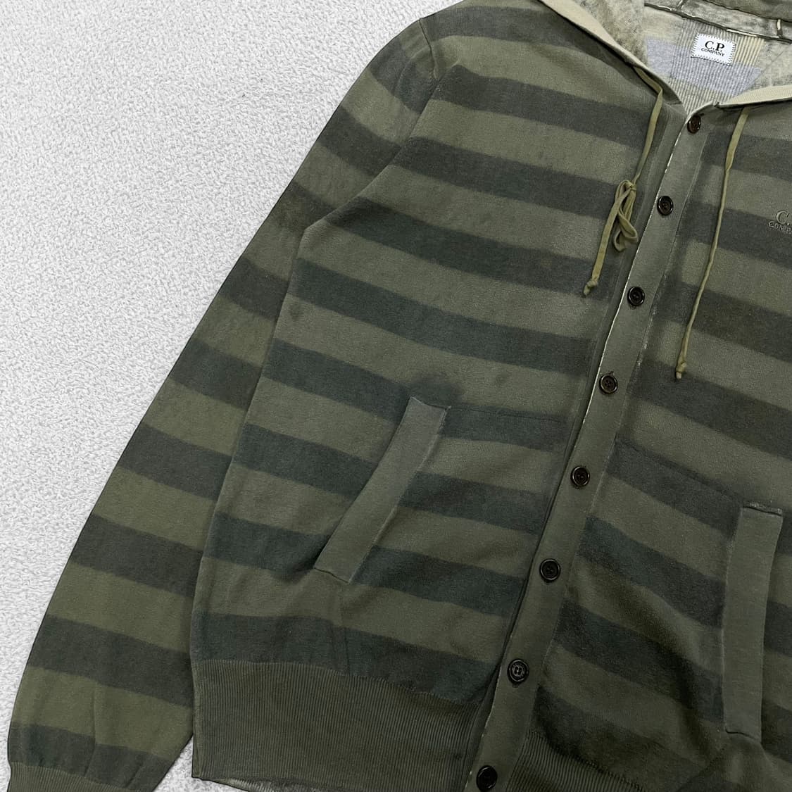 C.P 컴퍼니 자수 로고 스트라이프 후드 가디건 상품이미지3