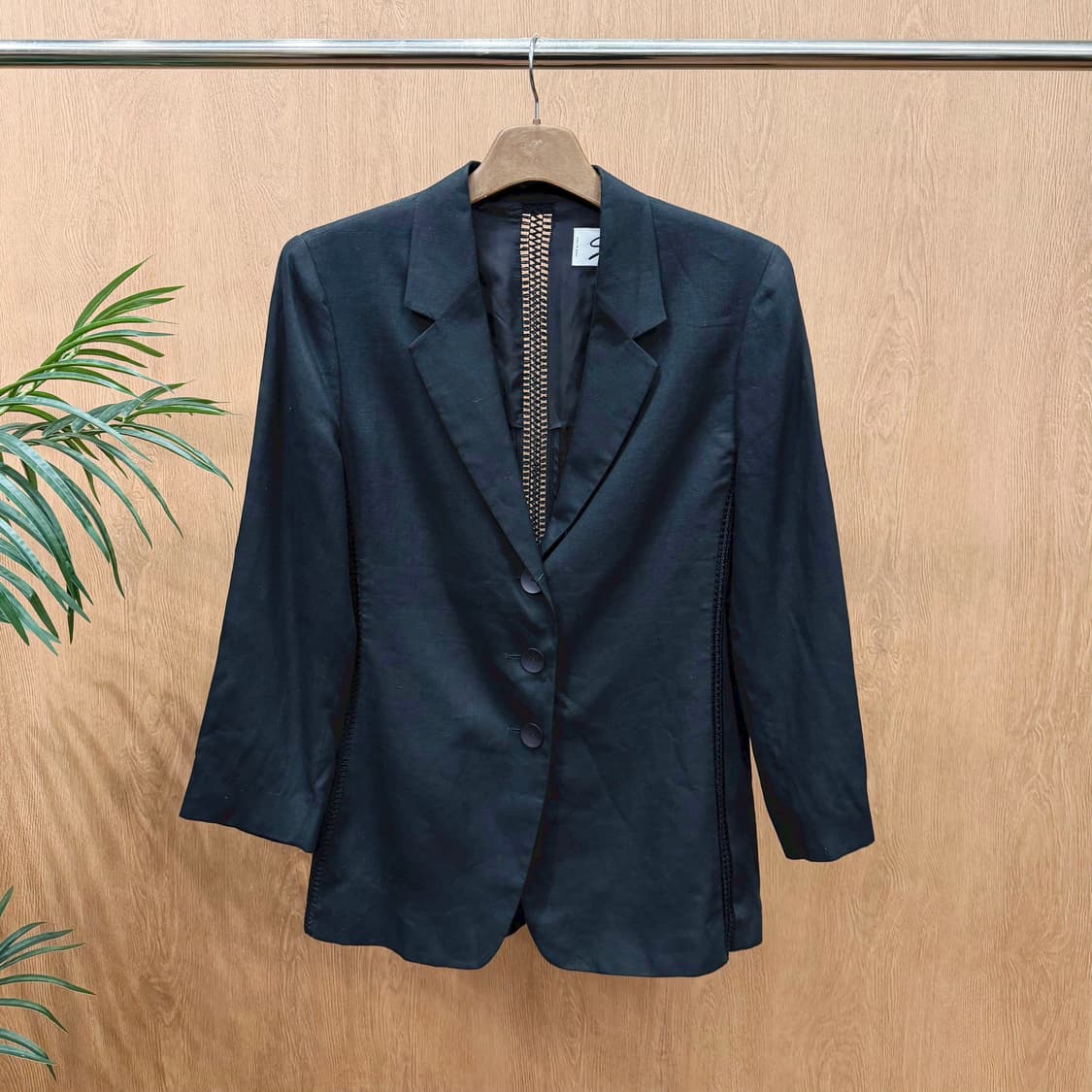 제니 자켓 테일러드 카라 백 오픈워크 니트 패널 디테일 레귤러핏 블랙 상품이미지1