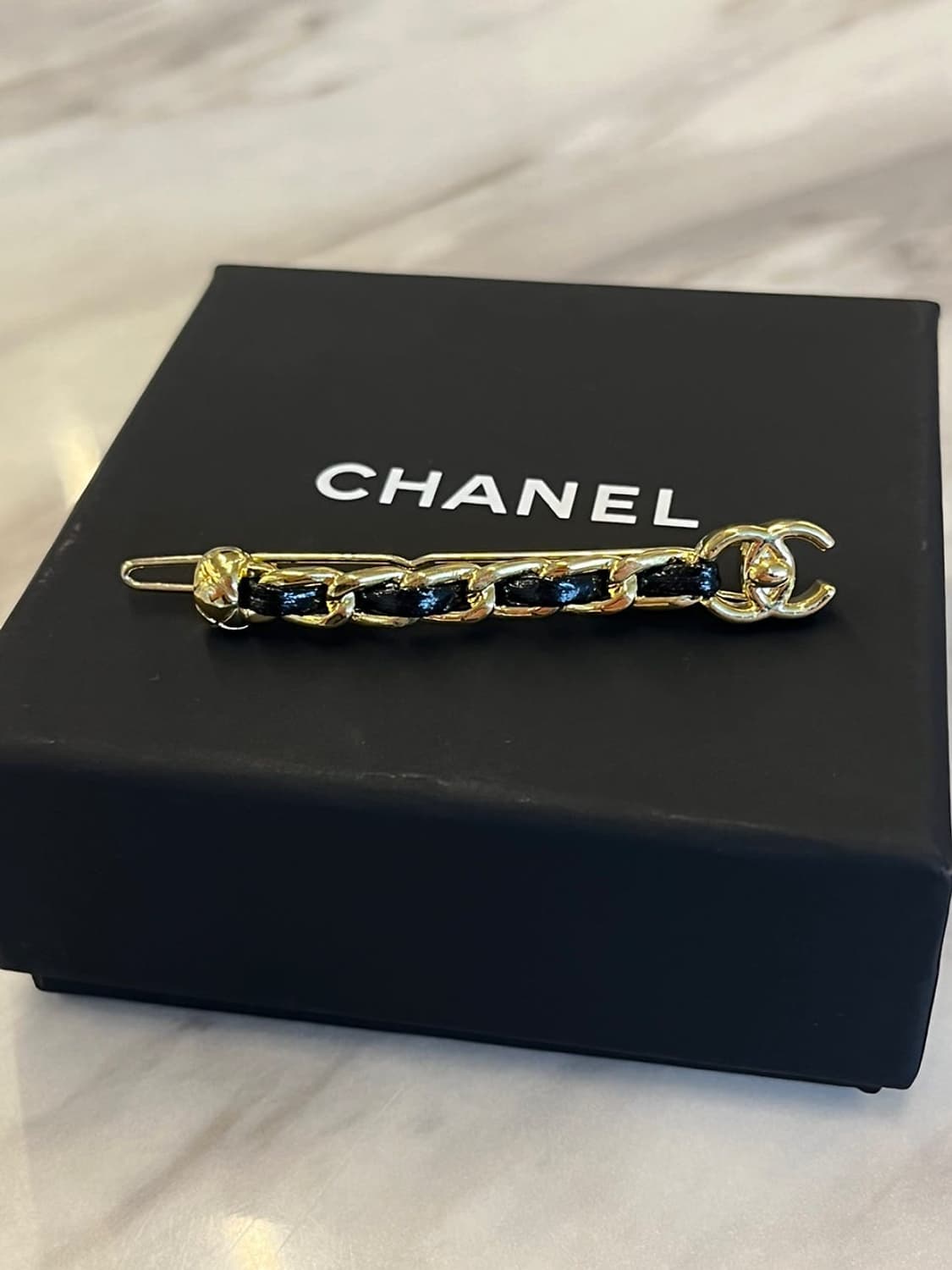 샤넬 정품 업사이클링 빈티지 레더 체인헤어핀 상품이미지1