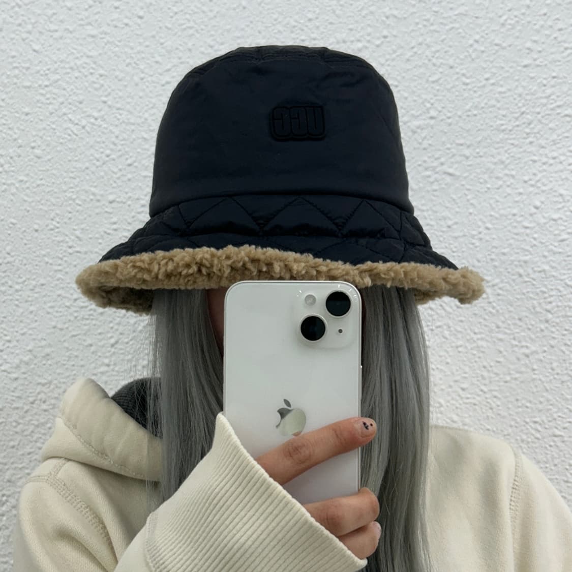 어그 리버시블 뽀글이 블랙 버킷햇 상품이미지1