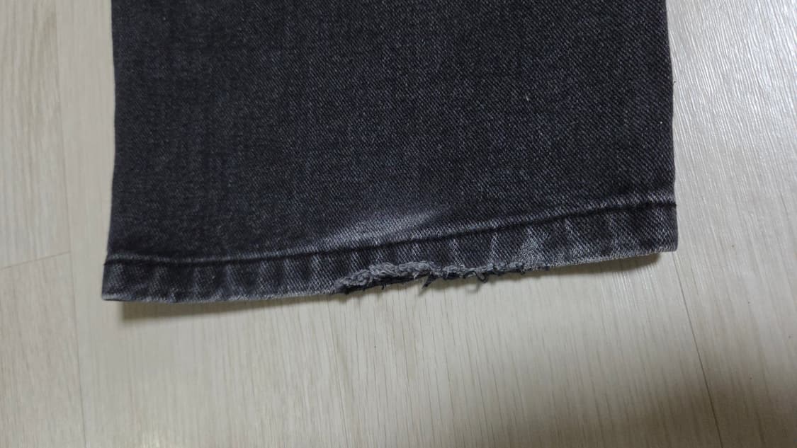 (착샷) 노매뉴얼 심볼 패치드 데님 팬츠 상품이미지10