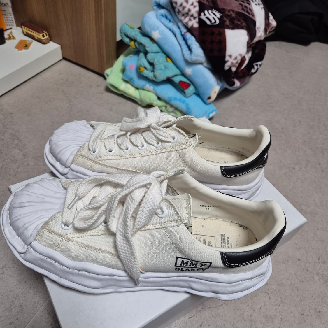 (급처)메종 미하라 야스히로 블레이키 OG 솔 캔버스 스니커즈 화이트 상품이미지3