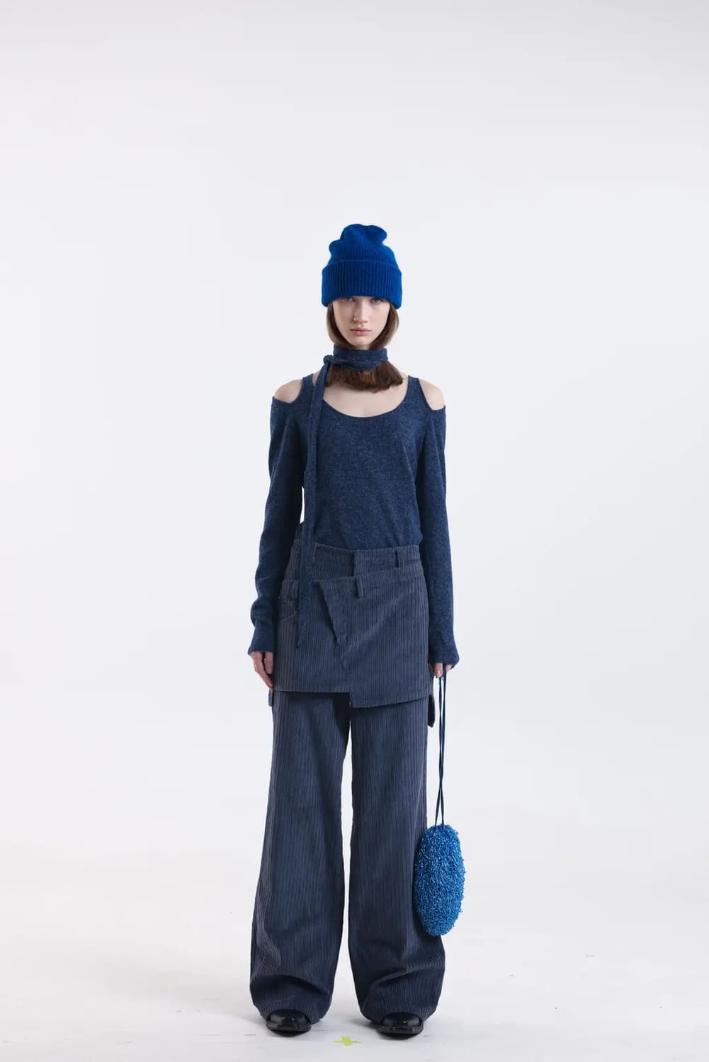 페인츄얼 컷아웃 스카프 블루 니트 상품이미지1